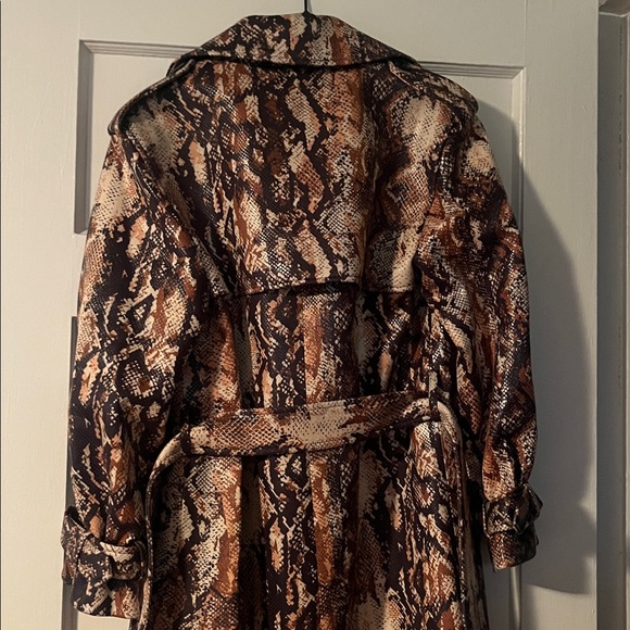 ‼️FLASH SALE‼️ Alice + Olivia Nevada Snakeskin Print Faux Leather Coat - NWT - Picture 10 of 11